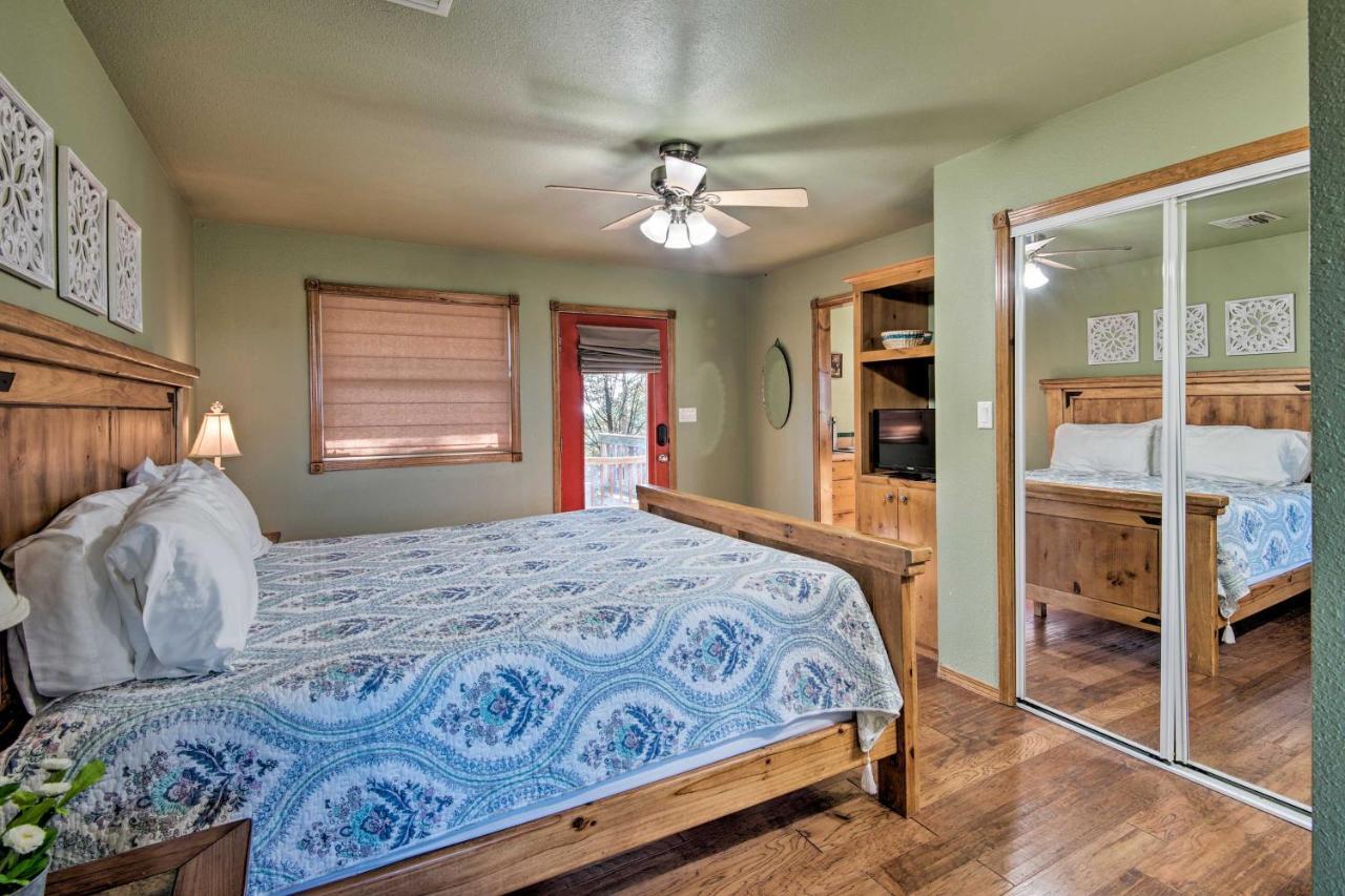 Broken Bow Cottage With Deck, Hot Tub And Fire Pit! Kültér fotó