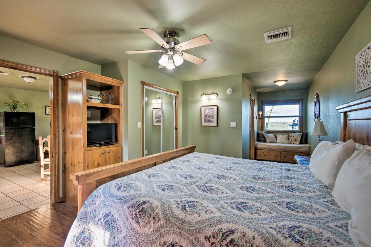 Broken Bow Cottage With Deck, Hot Tub And Fire Pit! Kültér fotó